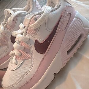 Lightly used Nike shoes for toddler size 9